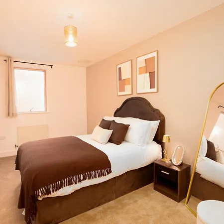 2-bed River View Balcony & Free Parking Appartement *