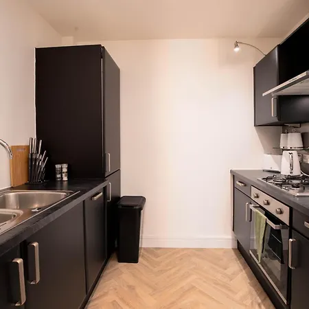 2-bed River View Balcony & Free Parking Appartamento