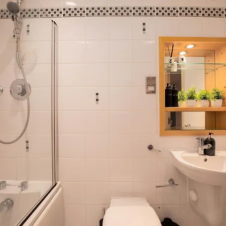 2-bed River View Balcony & Free Parking Appartamento *