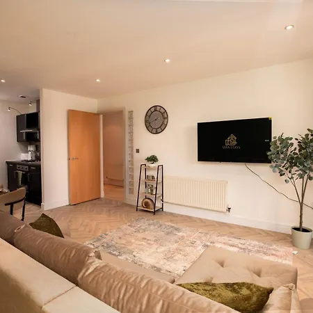 2-bed River View Balcony & Free Parking Appartement