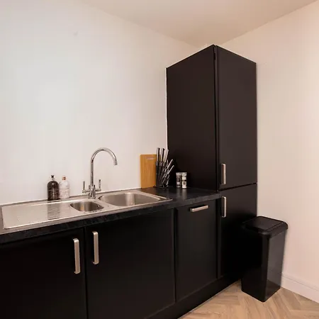 2-bed River View Balcony & Free Parking Appartamento